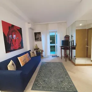 Appartement In Mc Center, 5min Walk To Casino & The Port And 1min From Underground Train Station, Monte Carlo